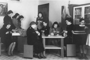 Scuola di lavoro a maglia. Coll. fam. Bellandi